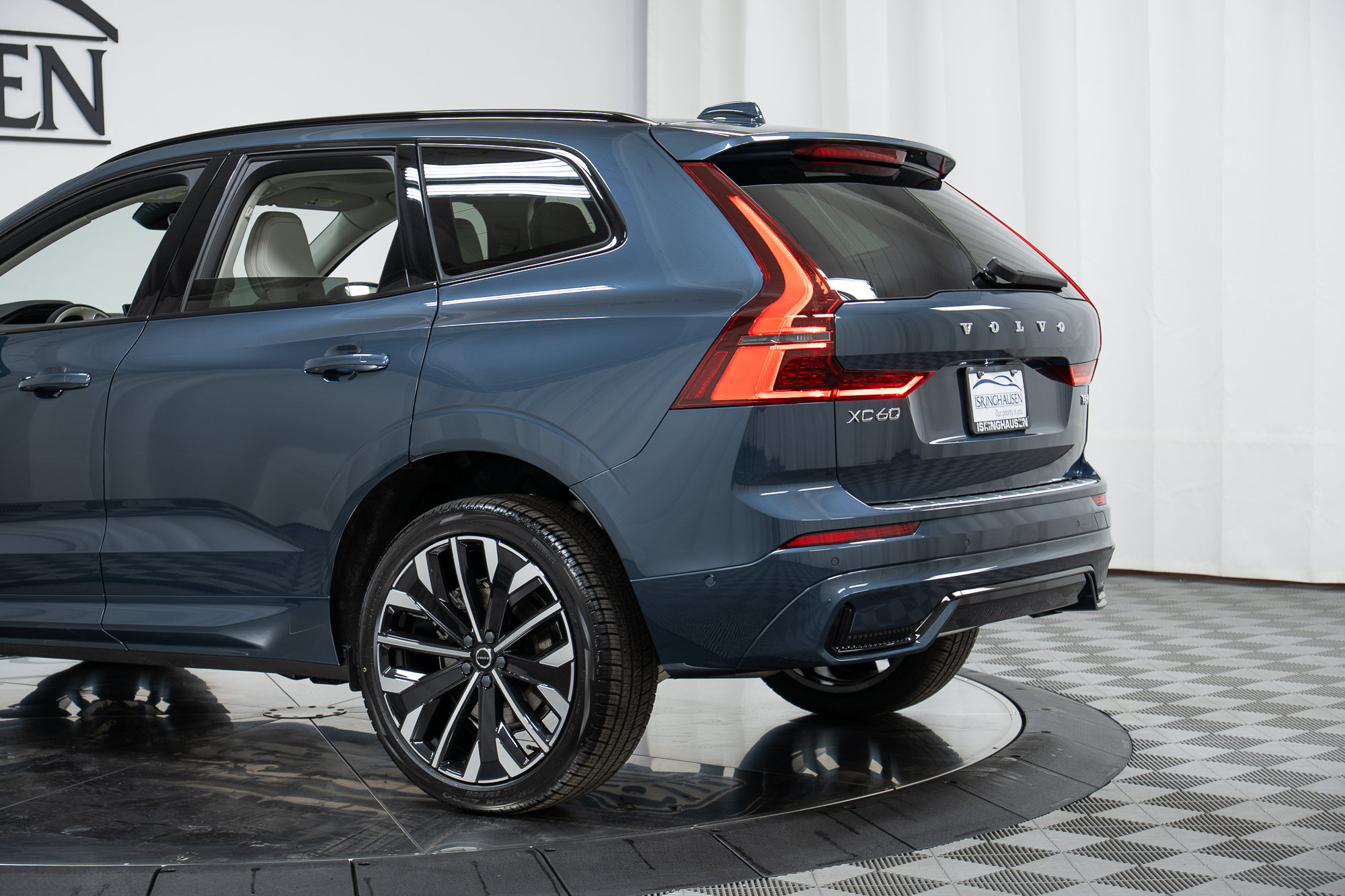 New 2026 Volvo XC60 T8 Ultra w/ Climate Package AWD/4WD image 29
