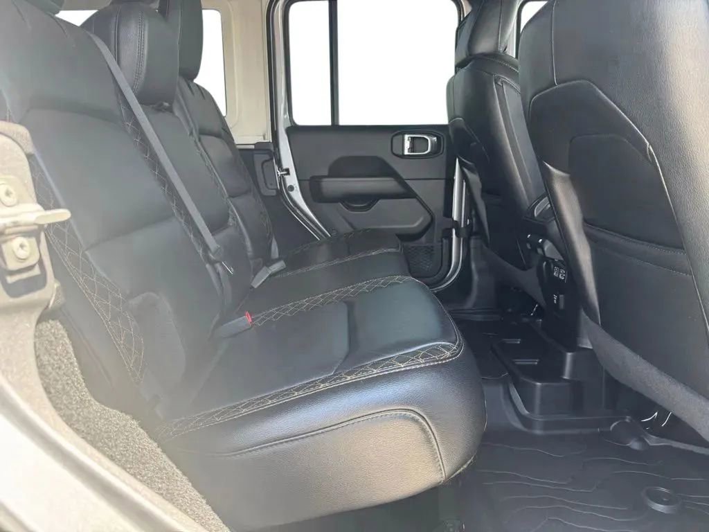 Used 2020 Jeep Wrangler Unlimited Sahara AWD/4WD image 16