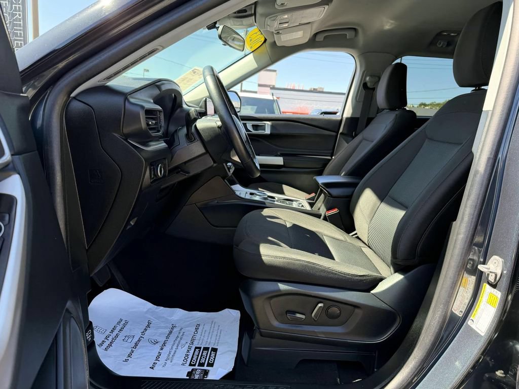 Used 2023 Ford Explorer XLT AWD/4WD image 9