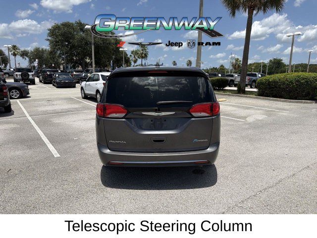 Used 2017 Chrysler Pacifica Touring Plus FWD image 5