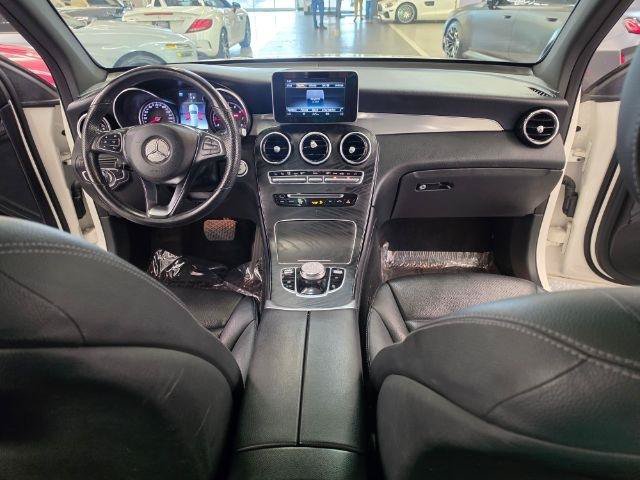 Used 2019 Mercedes-Benz GLC 300 4MATIC w/ Premium Package image 9