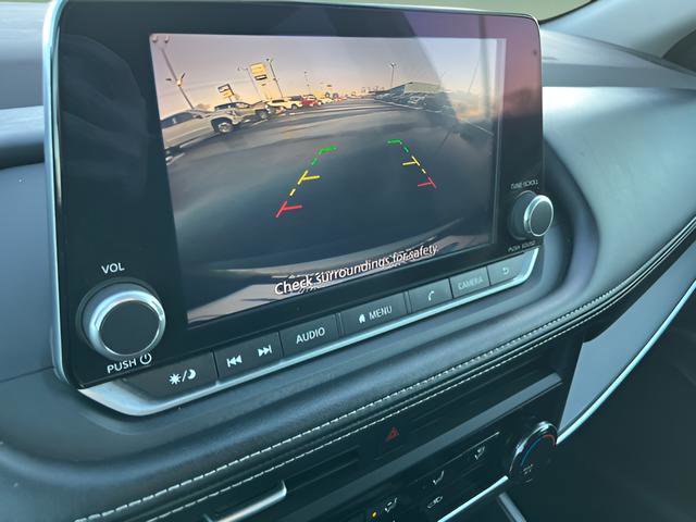 Used 2023 Nissan Rogue S image 18