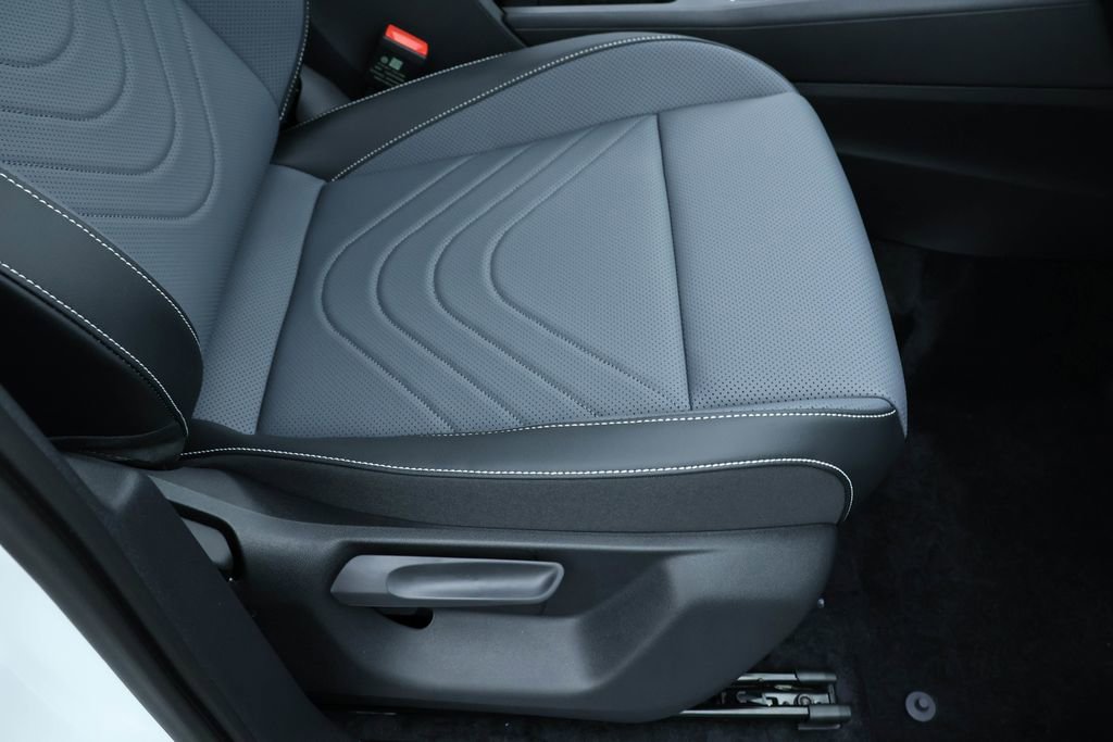 New 2026 Volkswagen Tiguan SE R-Line image 43