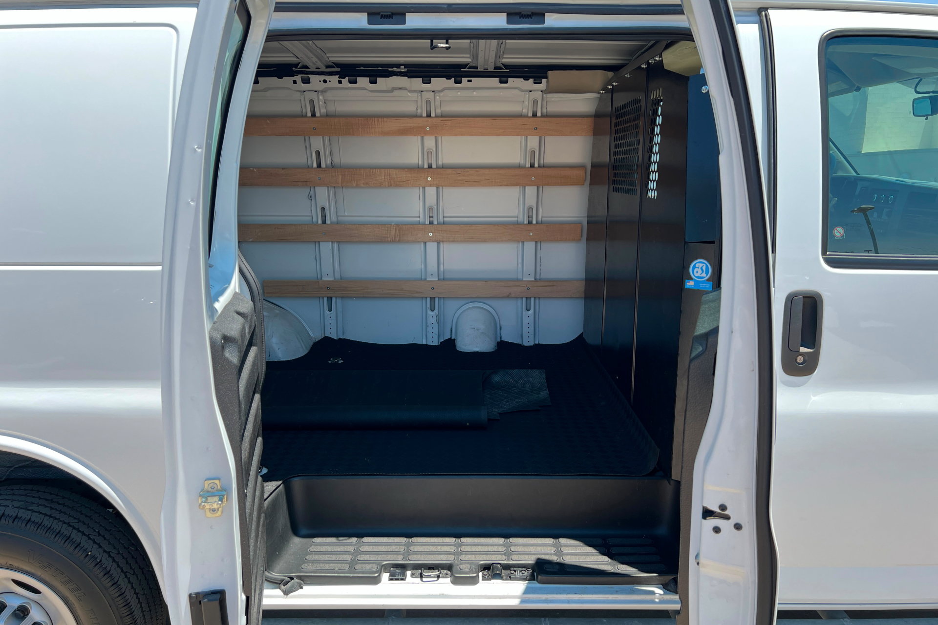 Used 2024 Chevrolet Express 2500 w/ Driver Convenience Package RWD image 16
