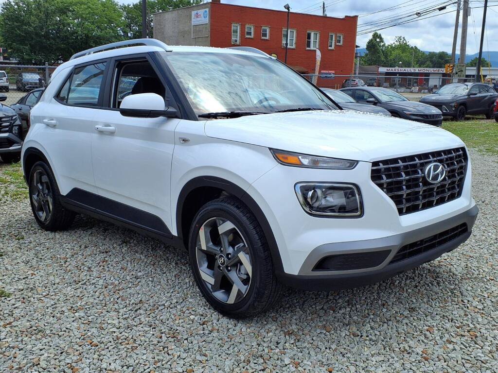 New 2026 Hyundai Venue SEL FWD image 4