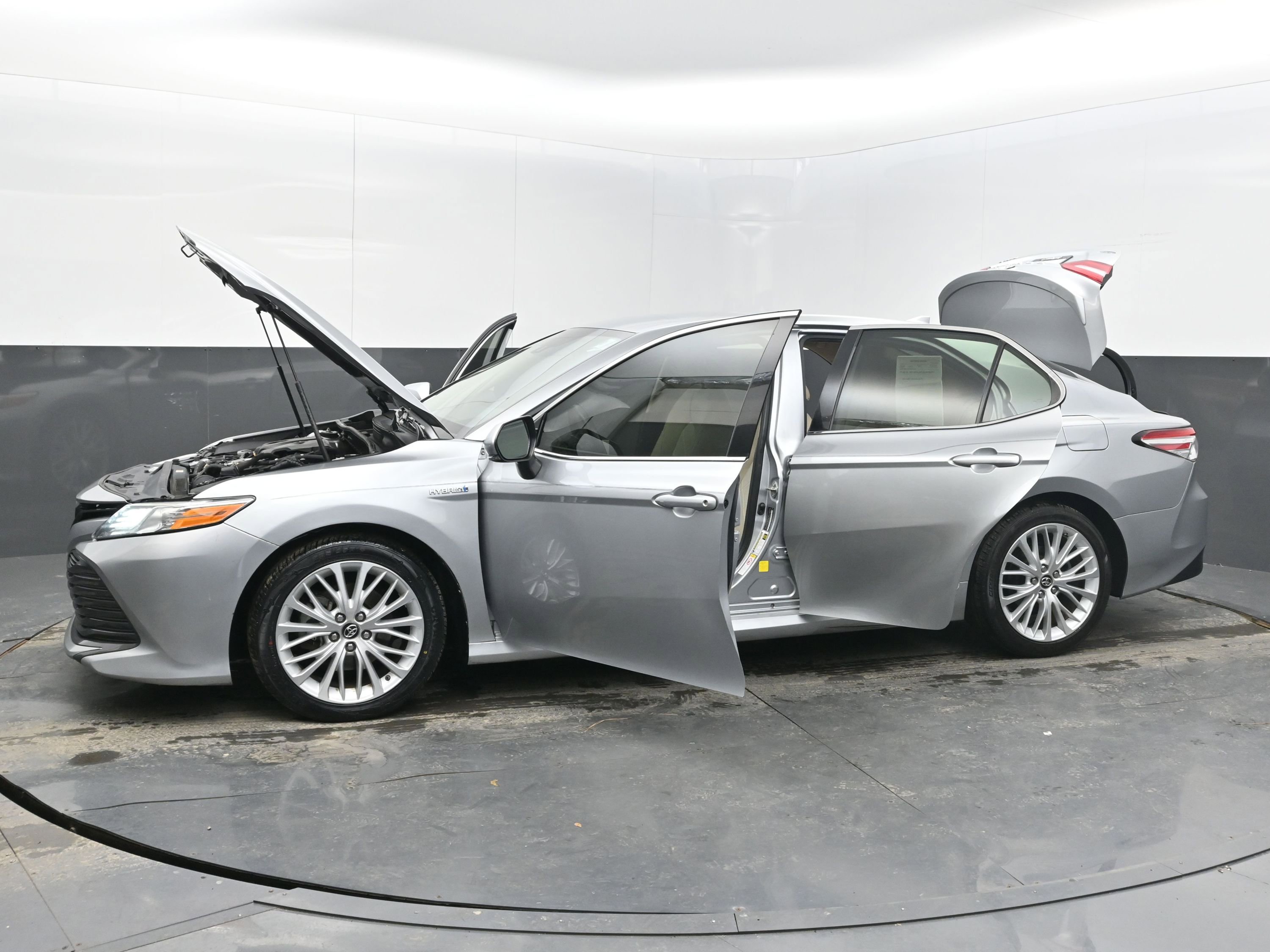 Used 2019 Toyota Camry XLE image 39