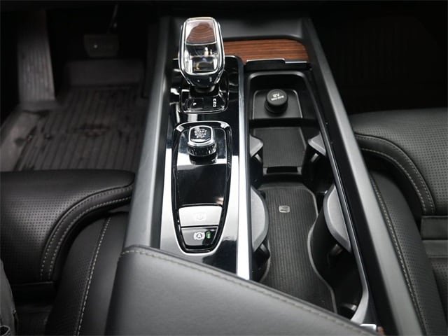 Certified 2023 Volvo XC60 B6 Ultimate w/ Protection Package Premier AWD/4WD image 13