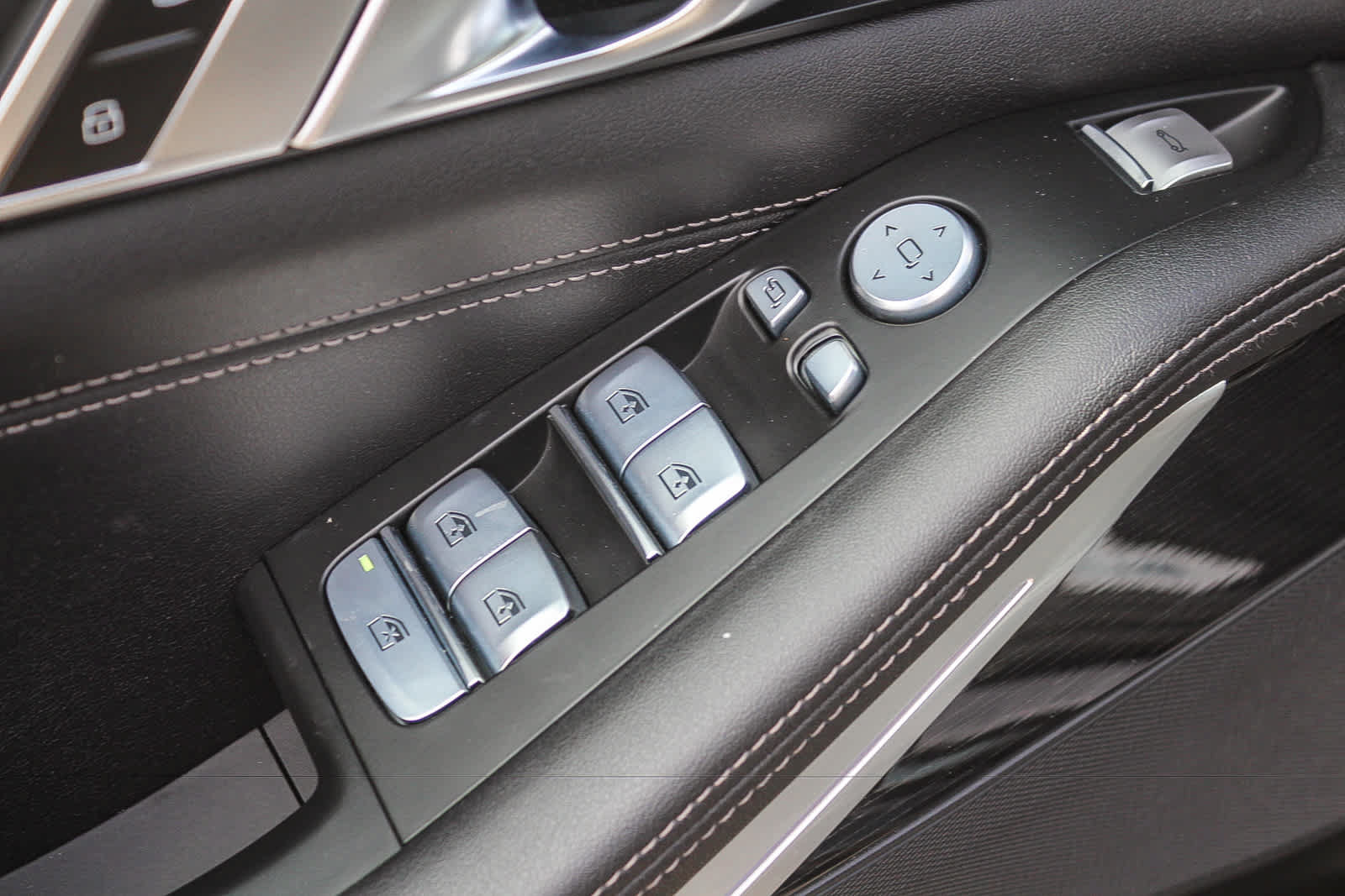 Used 2024 BMW X7 xDrive40i w/ M Sport Package AWD/4WD image 19