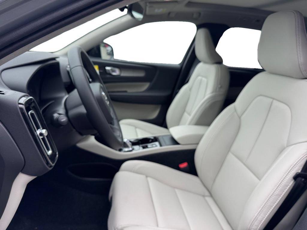 New 2026 Volvo XC40 B5 Ultra w/ Protection Package Premier AWD/4WD image 12