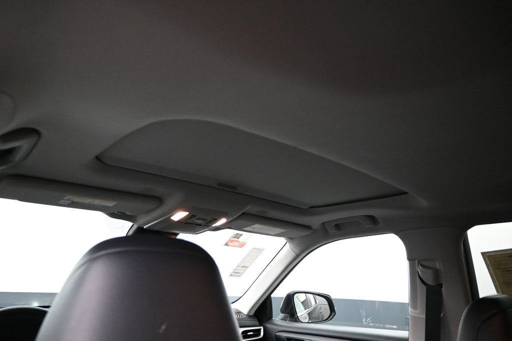 Used 2023 Toyota Highlander XLE AWD/4WD image 17