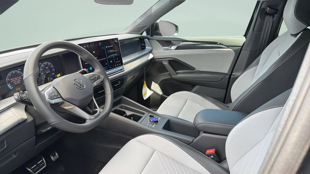 New 2026 Volkswagen Tiguan SE R-Line FWD image 31