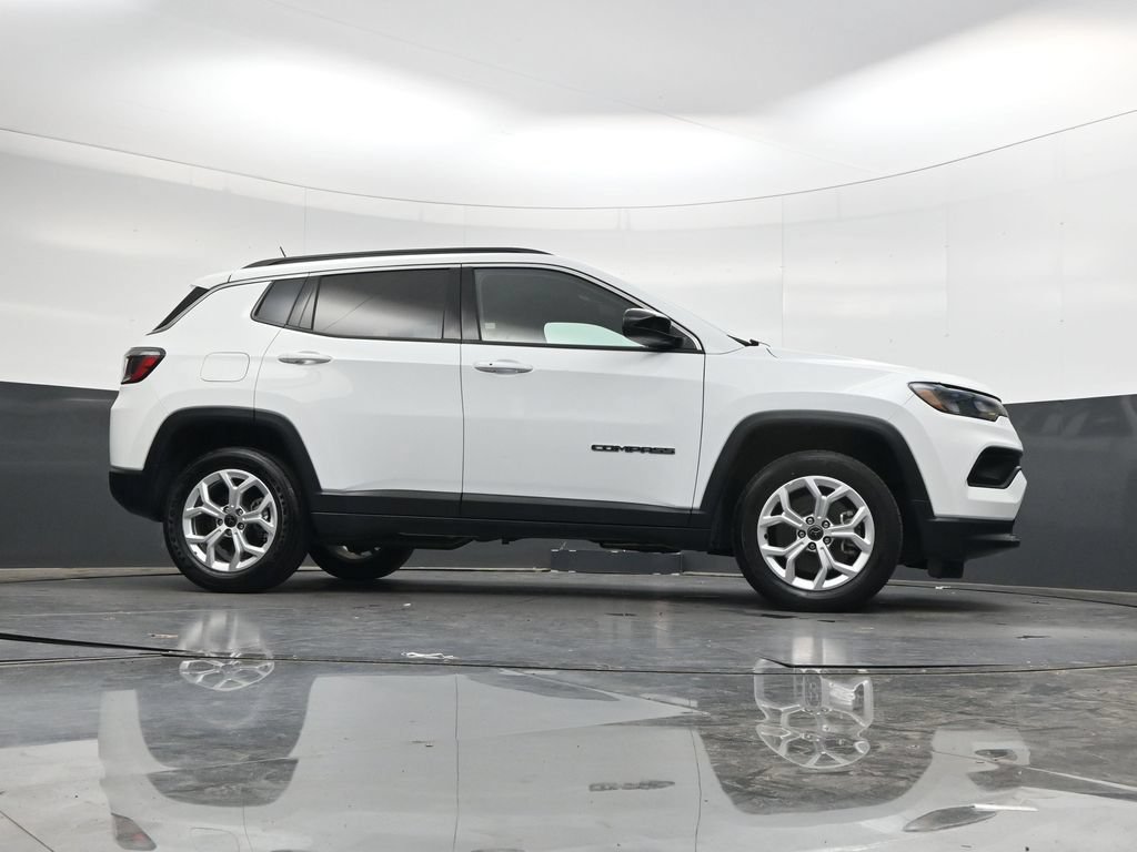 Used 2025 Jeep Compass Latitude AWD/4WD image 33