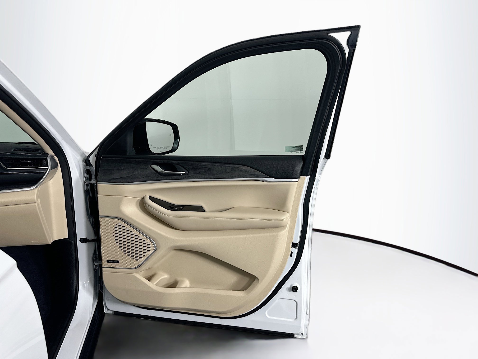 Used 2021 Jeep Grand Cherokee L Limited w/ Luxury Tech Group II image 34