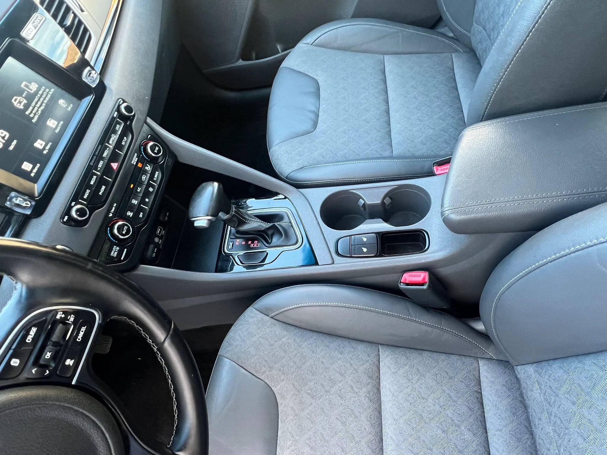 Used 2017 Kia Niro EX FWD image 28