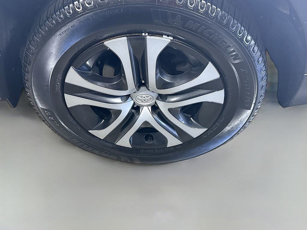 Certified 2017 Toyota RAV4 LE FWD image 9