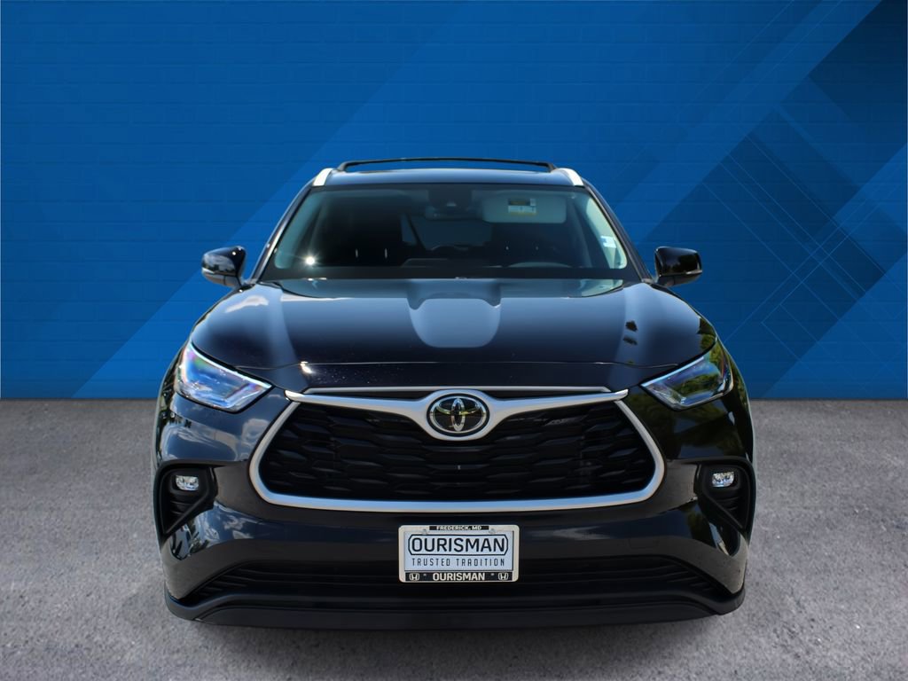 Used 2023 Toyota Highlander XLE AWD/4WD image 4