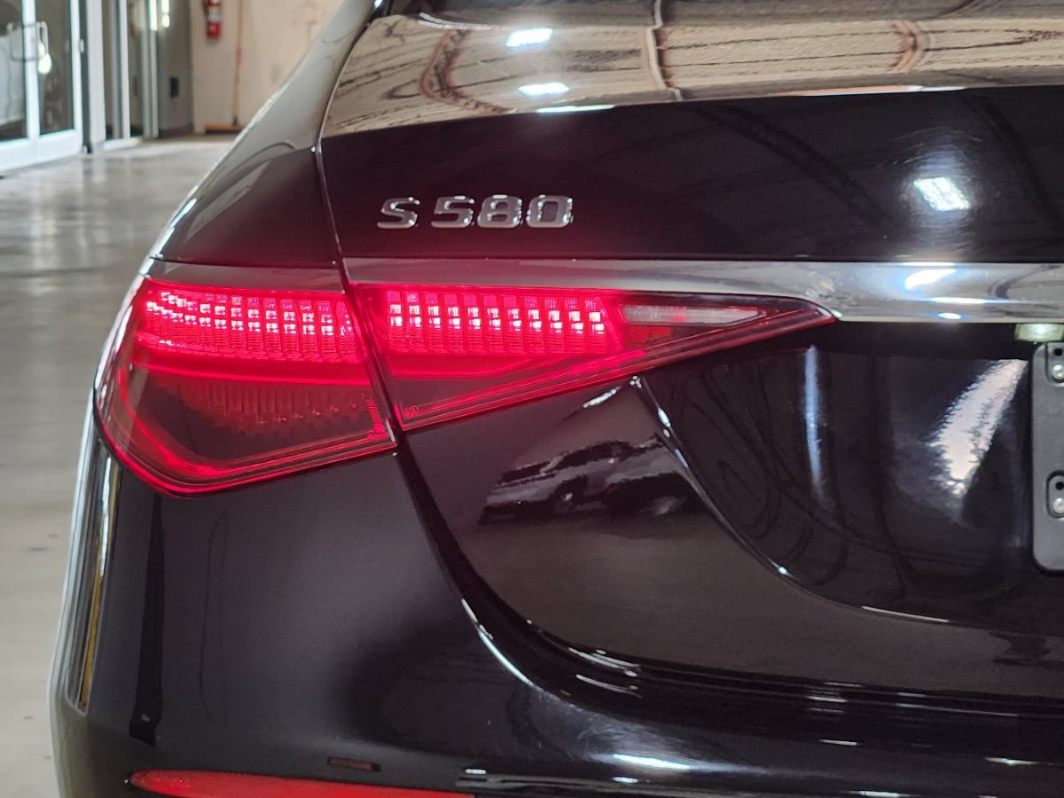 Used 2022 Mercedes-Benz S 580 4MATIC Sedan w/ AMG Line Package image 20