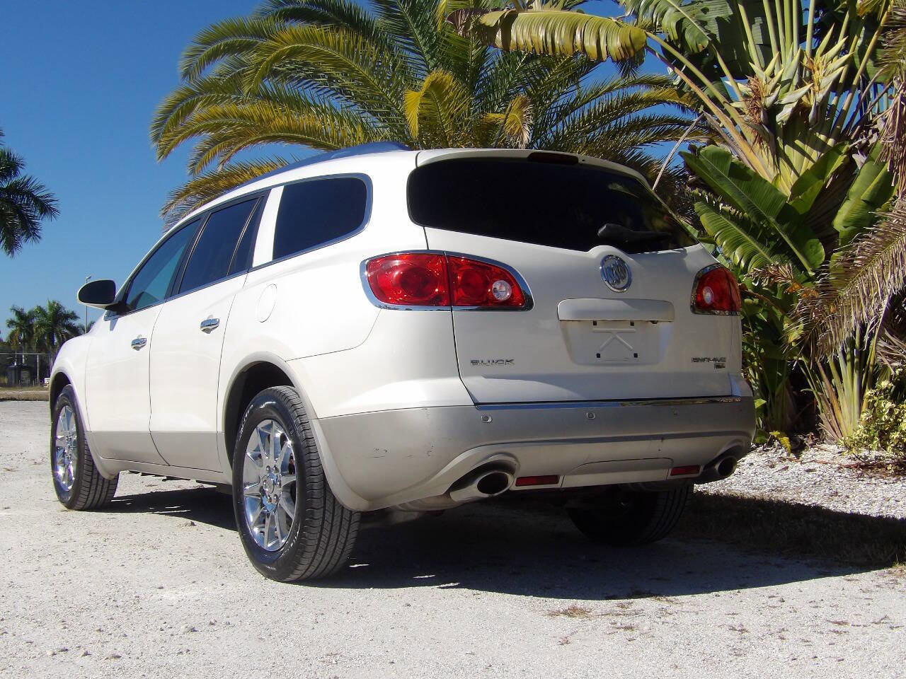 Used 2011 Buick Enclave CXL image 4