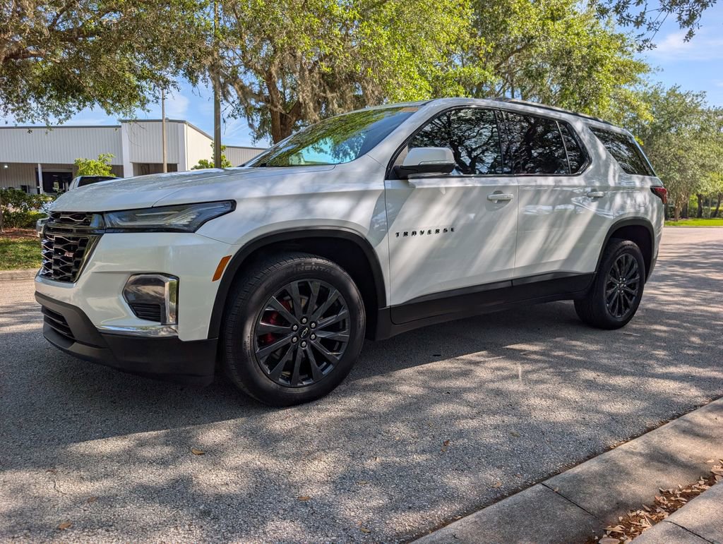 Used 2022 Chevrolet Traverse RS image 3