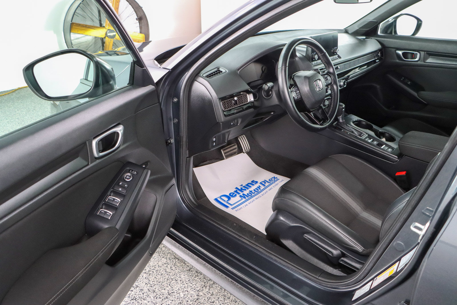 Used 2023 Honda Civic Sport image 3
