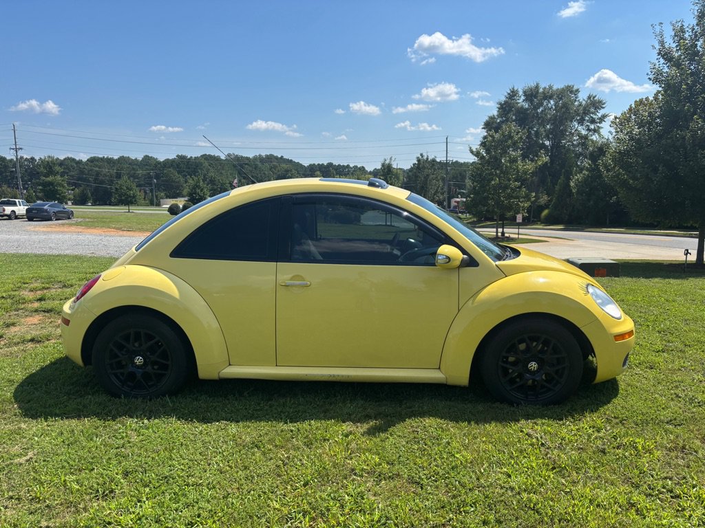 Used 2007 Volkswagen Beetle Coupe w/ Package 1 FWD image 4