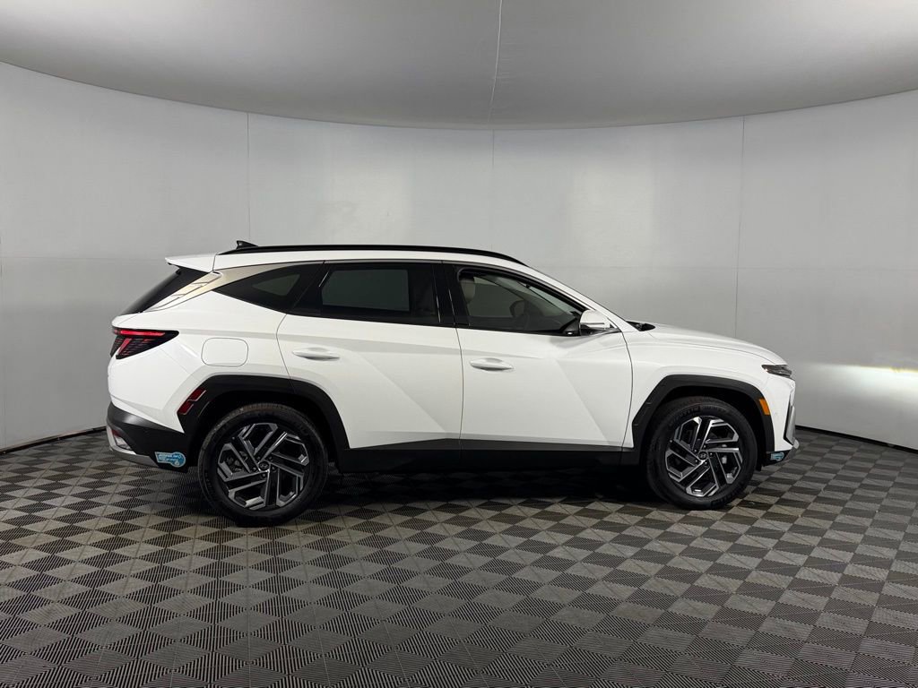 Used 2025 Hyundai Tucson Limited AWD/4WD image 3