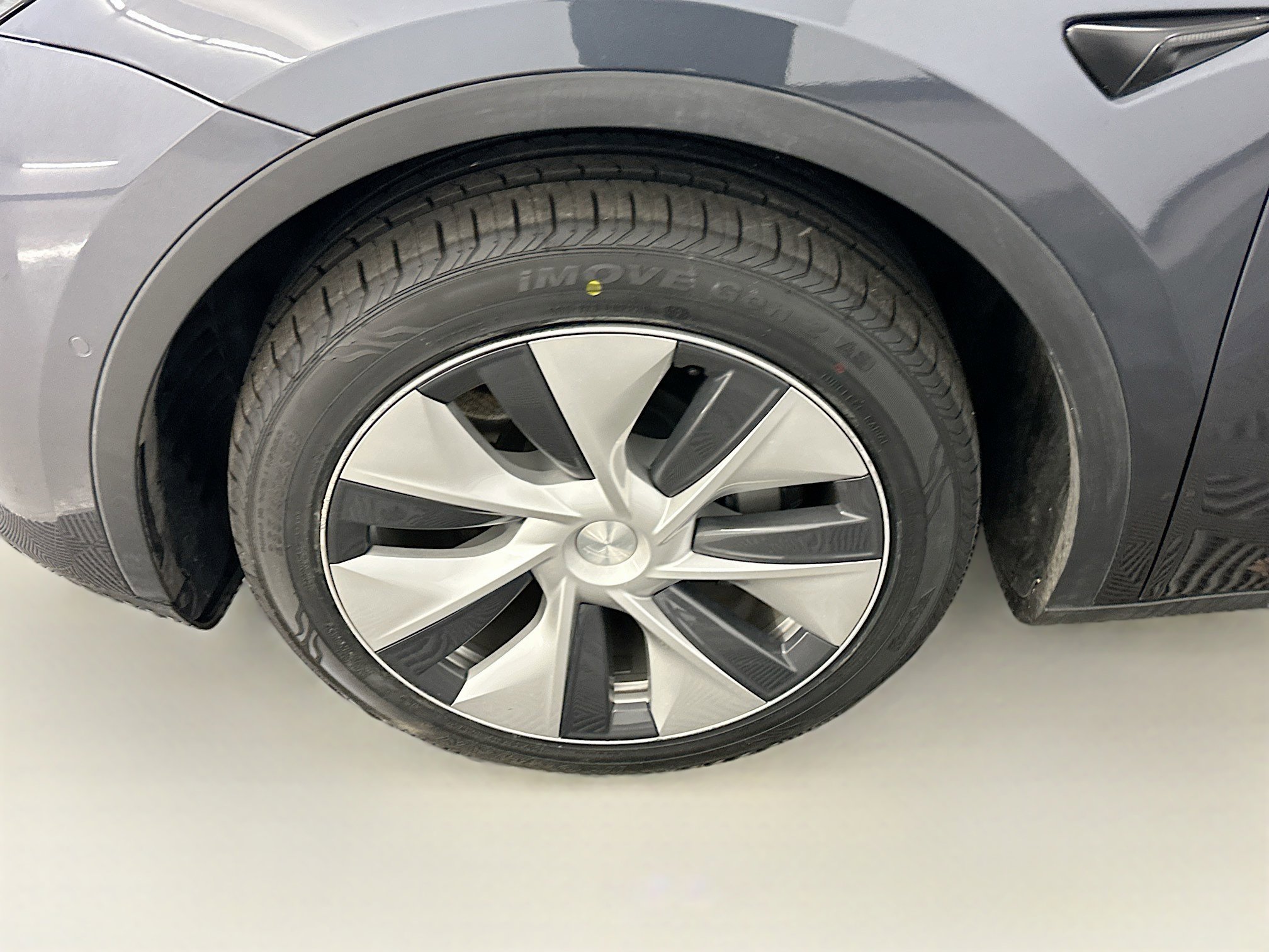 Used 2022 Tesla Model Y Long Range image 11