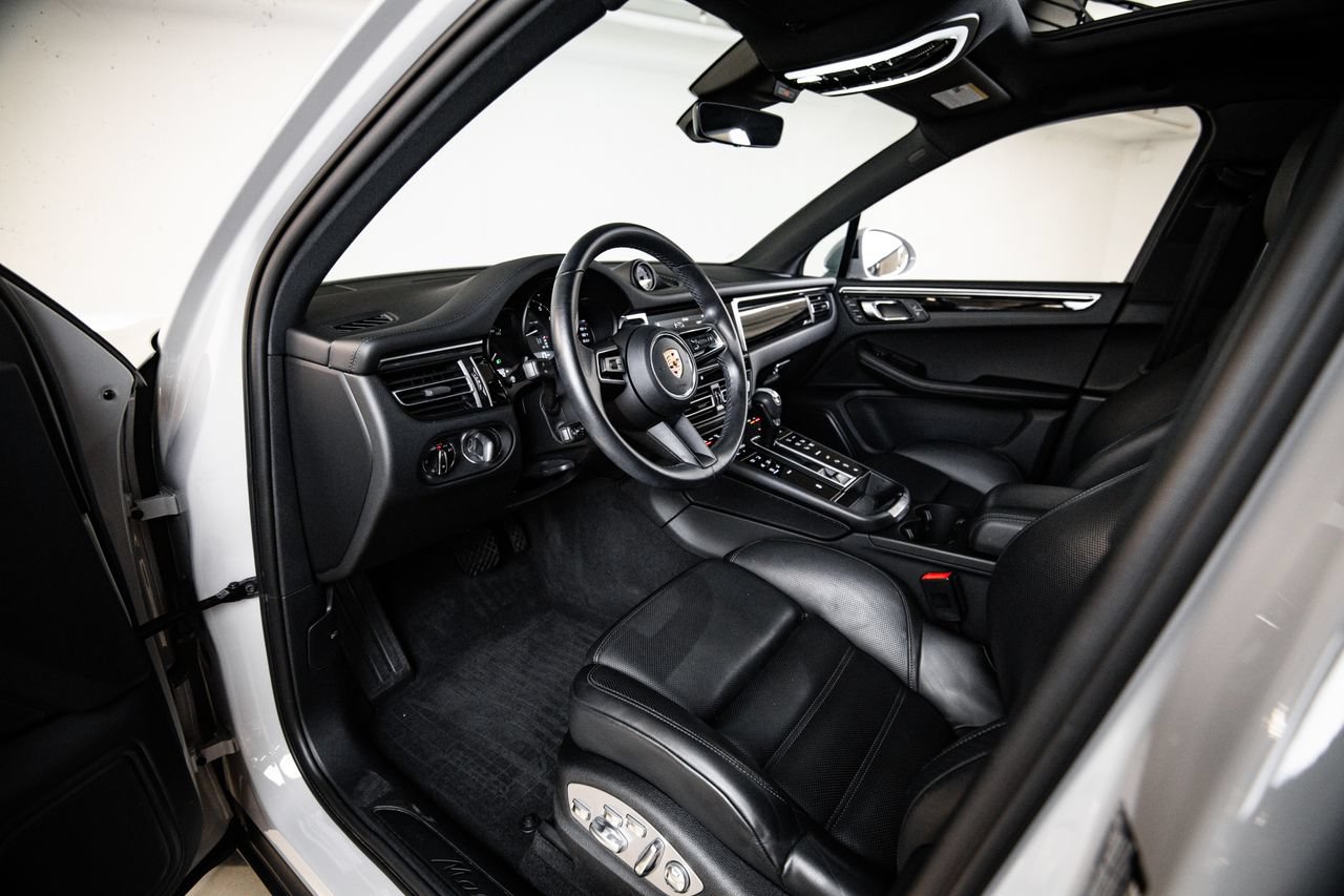Certified 2023 Porsche Macan AWD/4WD image 4
