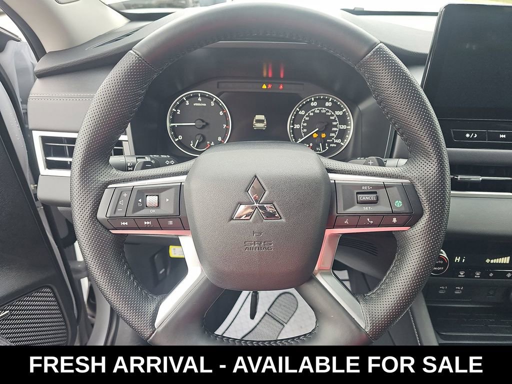 Used 2025 Mitsubishi Outlander SE image 9