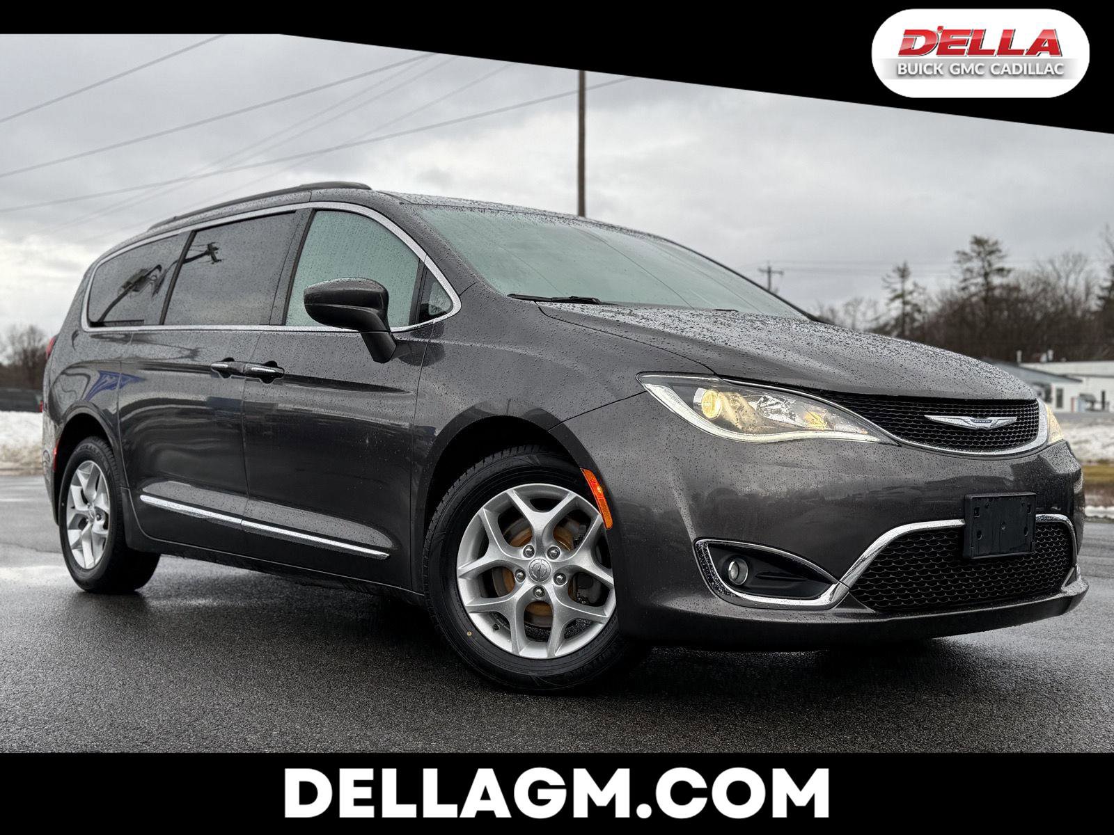 Used 2017 Chrysler Pacifica Touring-L w/ Tire & Wheel Group image 1