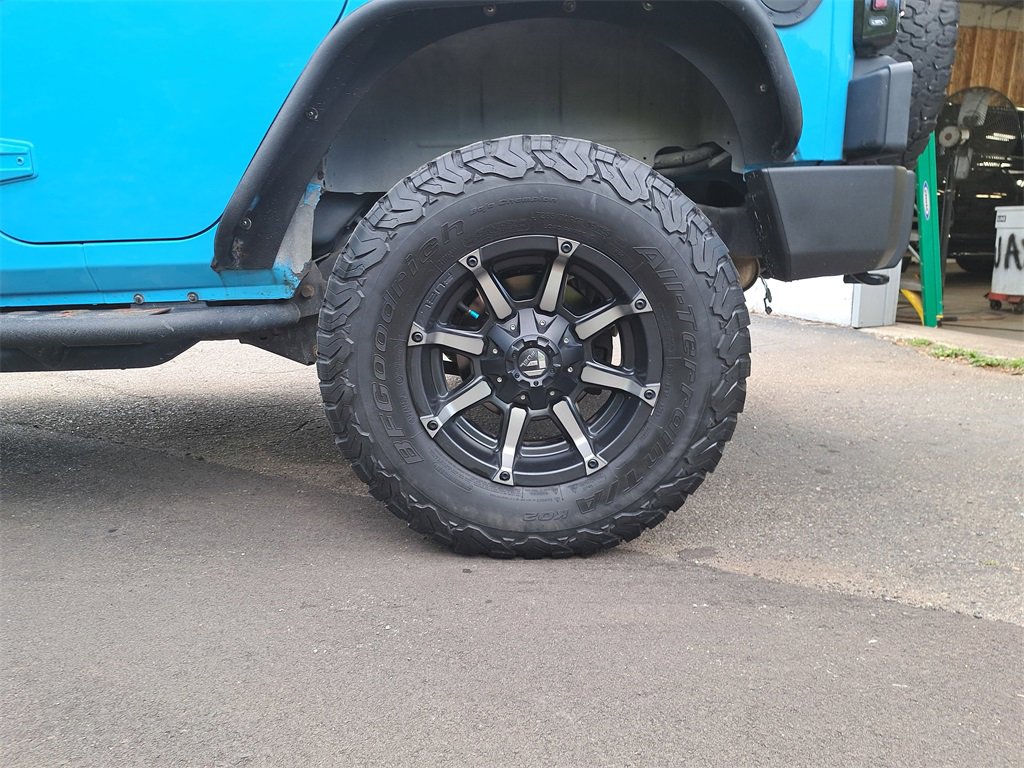 Used 2018 Jeep Wrangler Unlimited Rubicon w/ Connectivity Group image 30