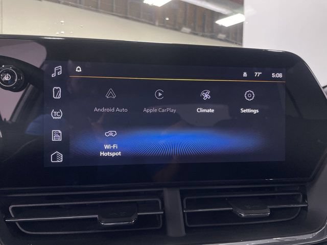 Used 2025 Chevrolet Trax RS w/ Sunroof Package FWD image 16