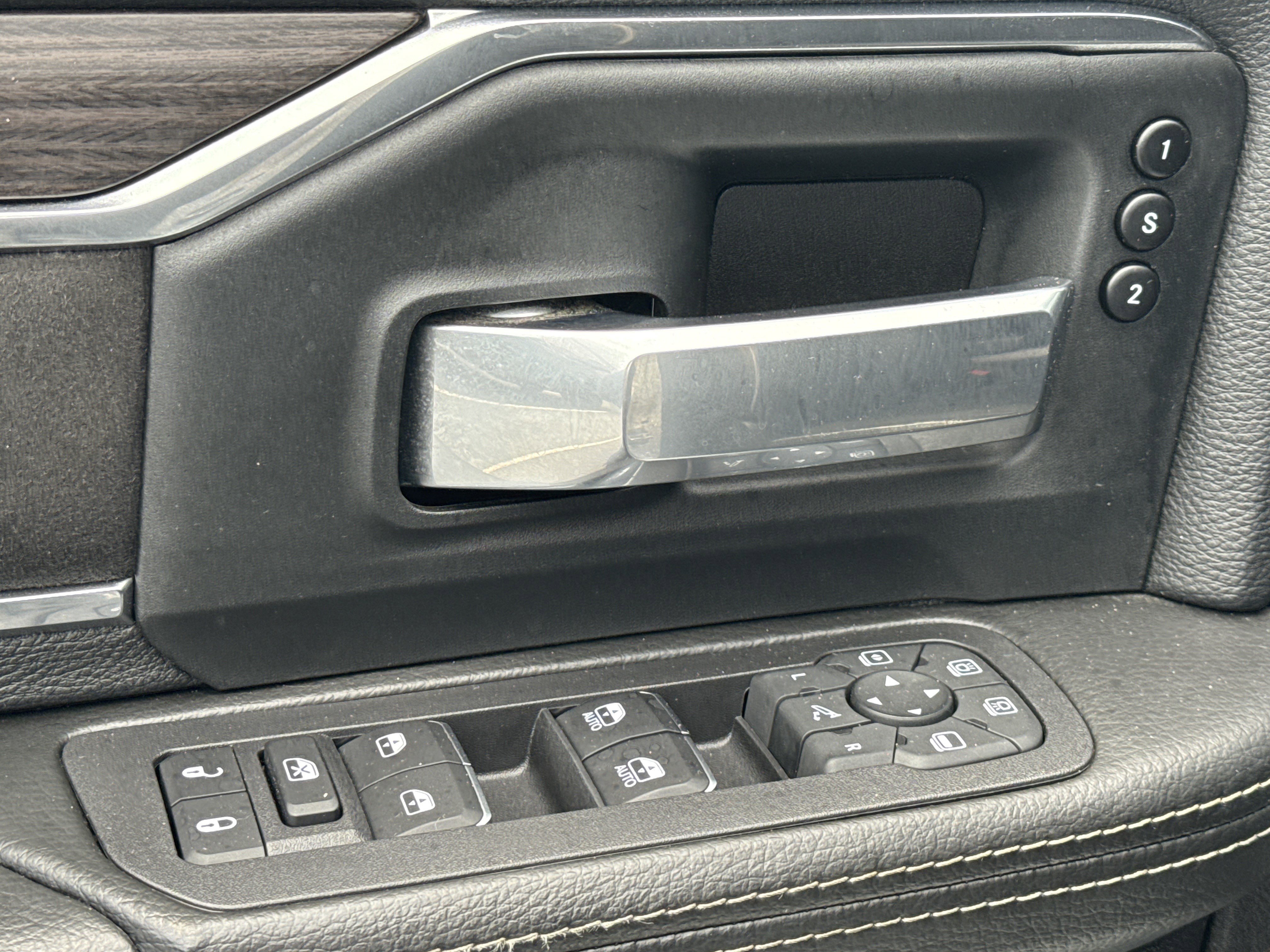 Used 2025 RAM 3500 Laramie AWD/4WD image 15