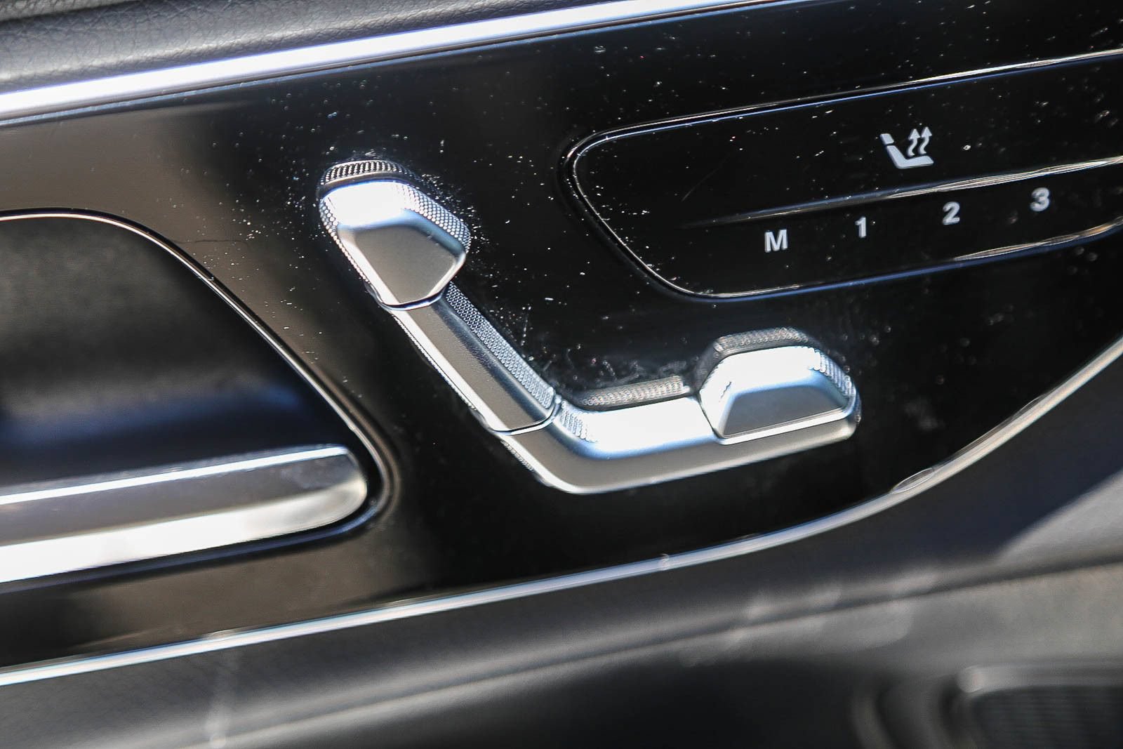 Used 2025 Mercedes-Benz GLC 350e 4MATIC image 19