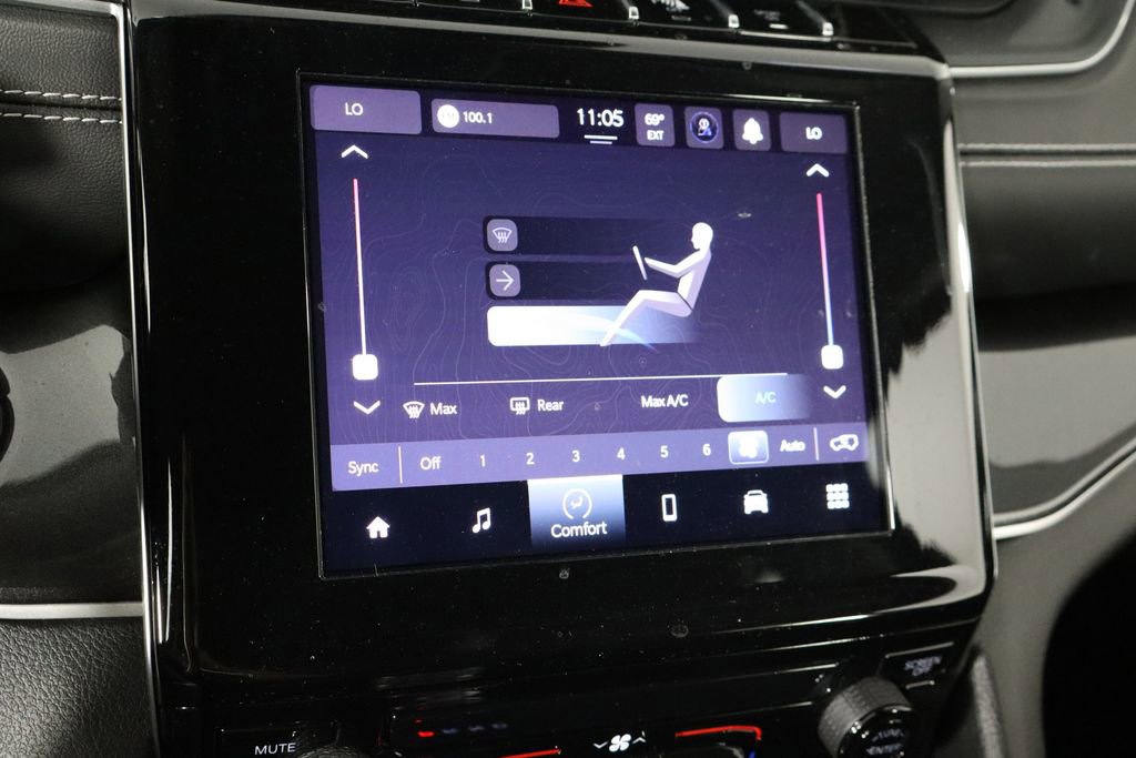 Used 2023 Jeep Grand Cherokee Laredo image 30