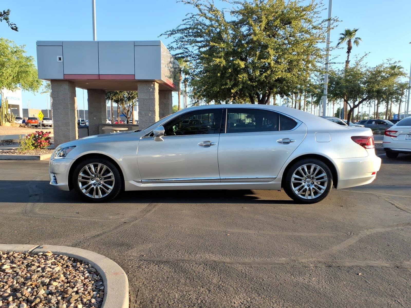 Used 2013 Lexus LS 460 L w/ All-Weather Pkg RWD image 6