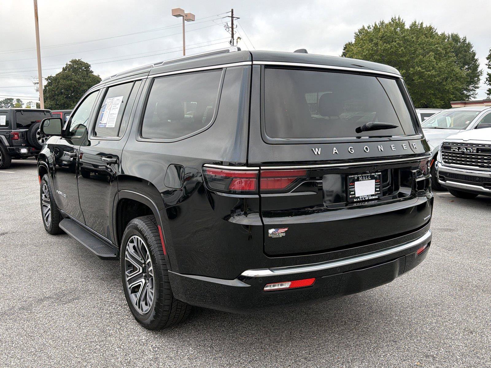 Used 2024 Jeep Wagoneer Series II w/ Flexible Seating Group RWD image 7
