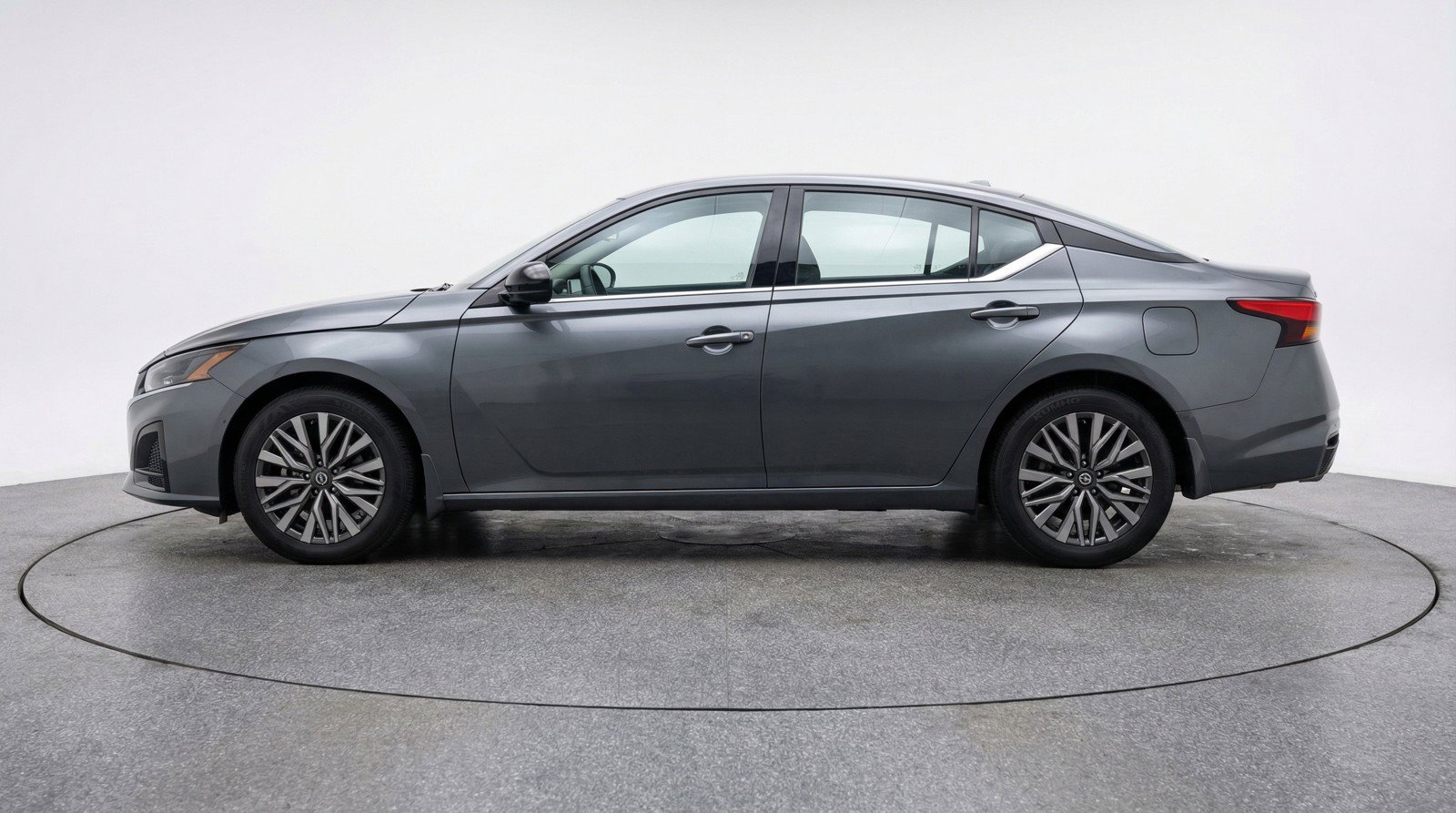 Used 2025 Nissan Altima 2.5 SV FWD image 5