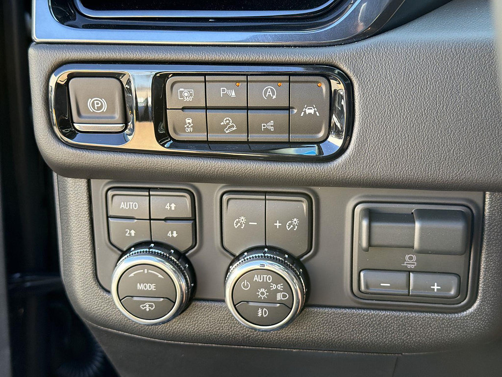 New 2026 GMC Yukon AT4 w/ AT4 Premium Plus Package AWD/4WD image 16