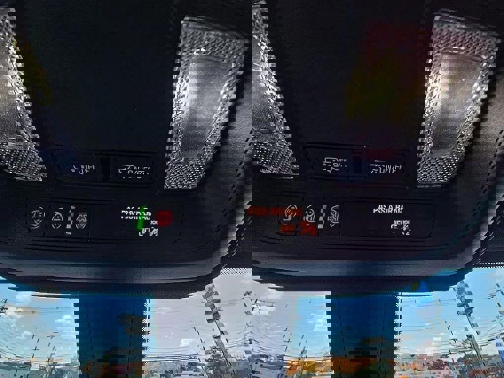 Used 2023 Chevrolet Traverse LT image 23