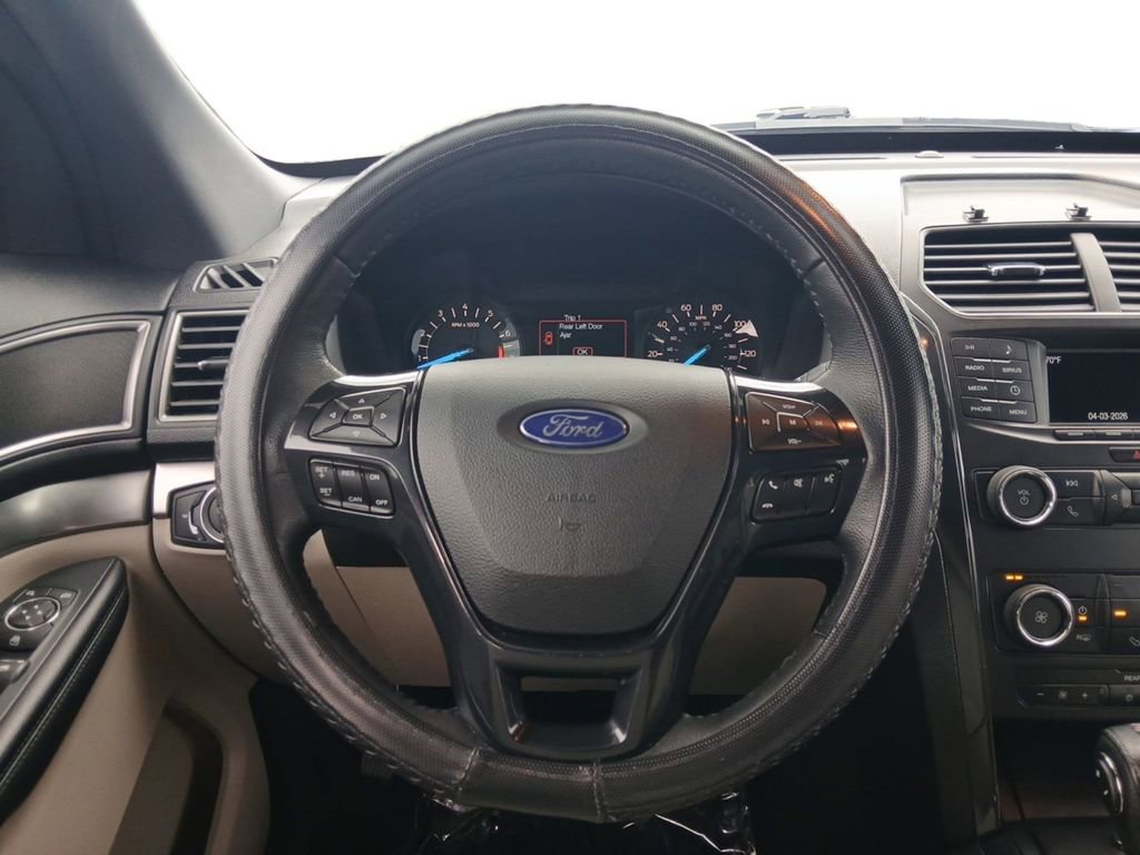 Used 2018 Ford Explorer XLT image 12