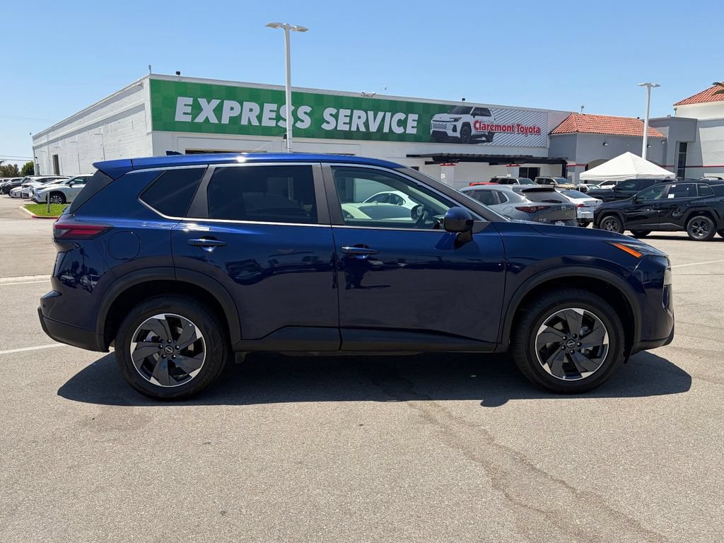 Used 2025 Nissan Rogue SV AWD/4WD image 46