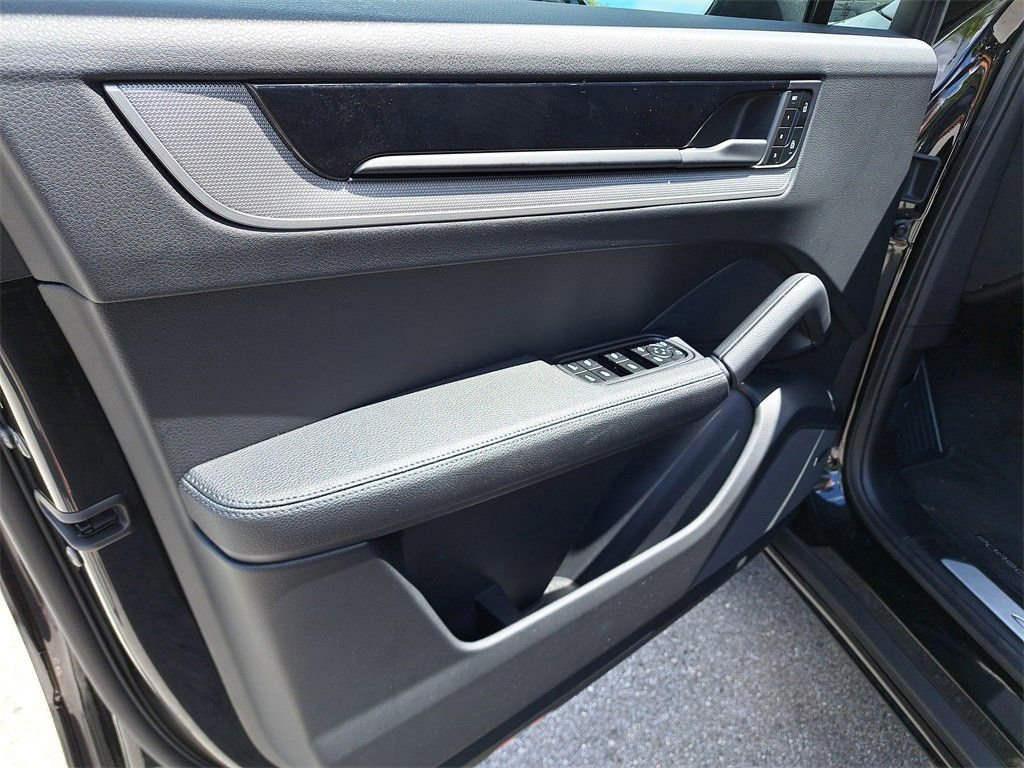 Certified 2025 Porsche Cayenne image 25