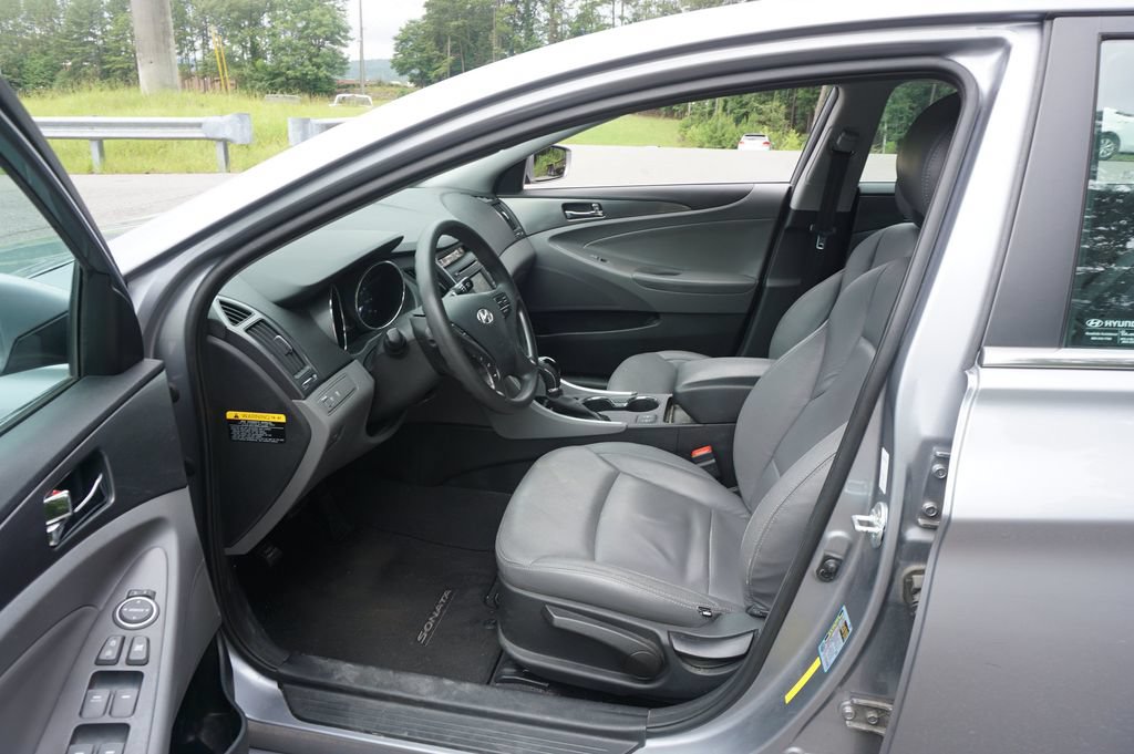 Used 2014 Hyundai Sonata Hybrid FWD image 2