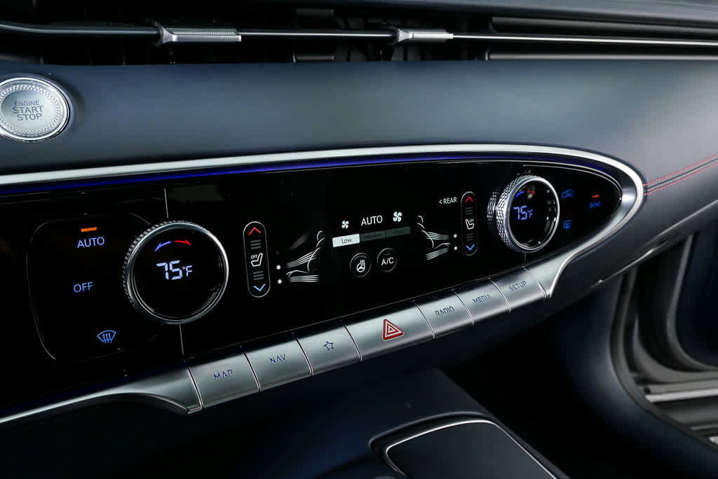 Used 2022 Genesis GV70 2.5T w/ Sport Prestige Package image 17