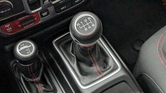 Used 2018 Jeep Wrangler Unlimited Rubicon AWD/4WD image 17