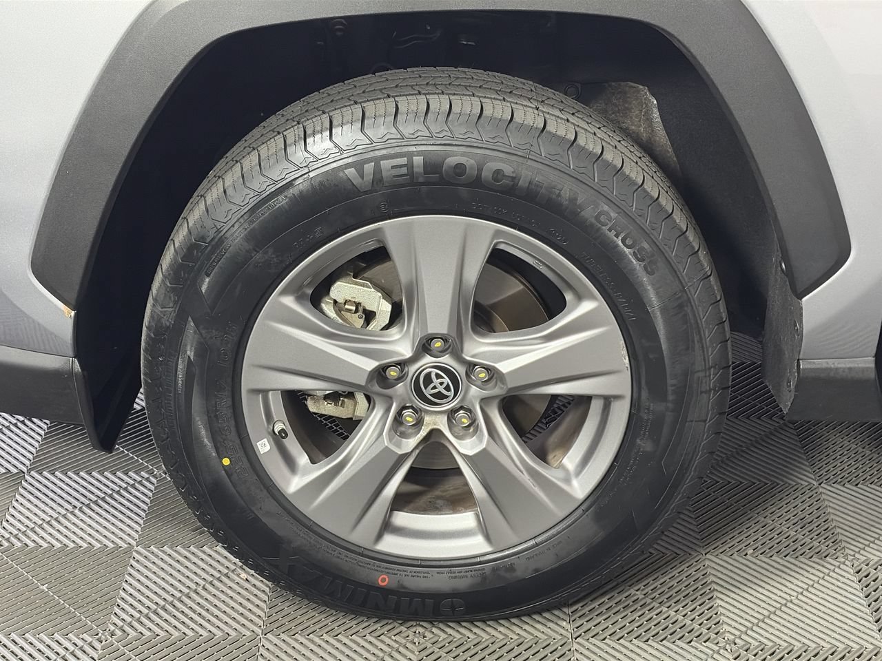 Used 2023 Toyota RAV4 LE AWD/4WD image 10