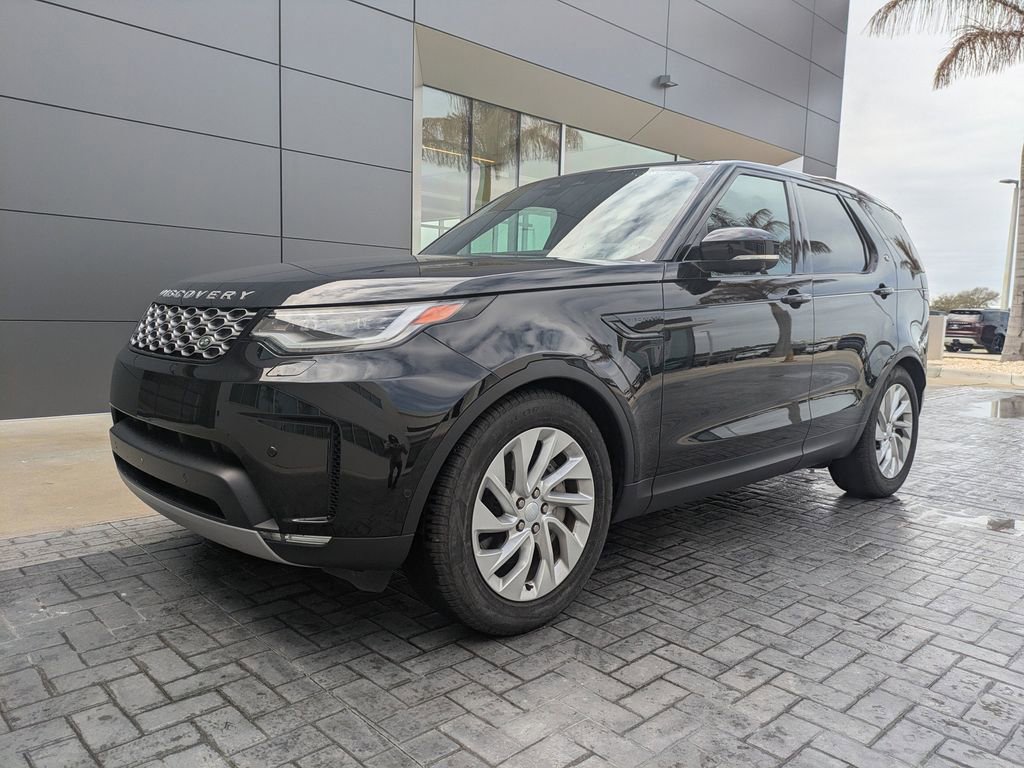 Certified 2025 Land Rover Discovery S image 9