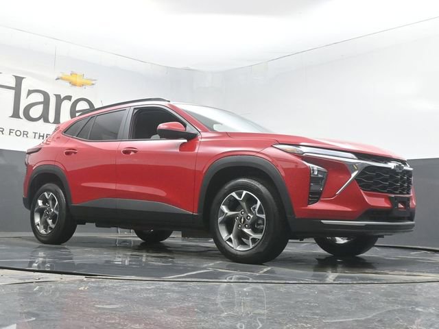 New 2026 Chevrolet Trax LT w/ Driver Confidence Package image 2