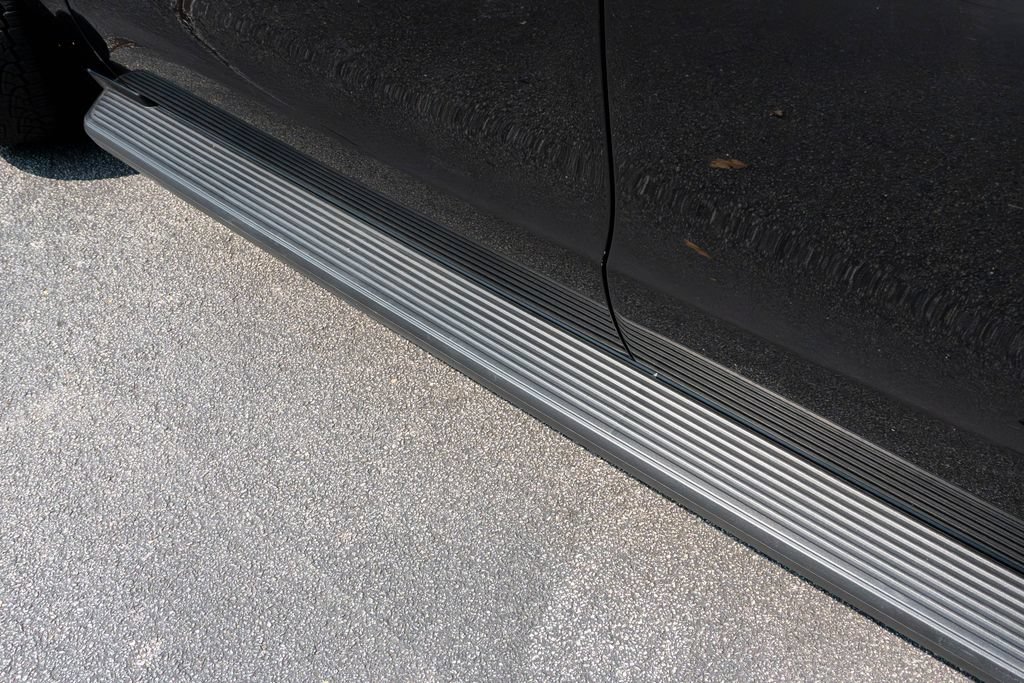 Used 2025 Ford Expedition Active RWD image 3